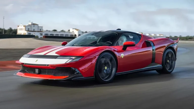Ferrari’nin Yeni Stratejisi: Hem Elektrikli Hem Benzinli