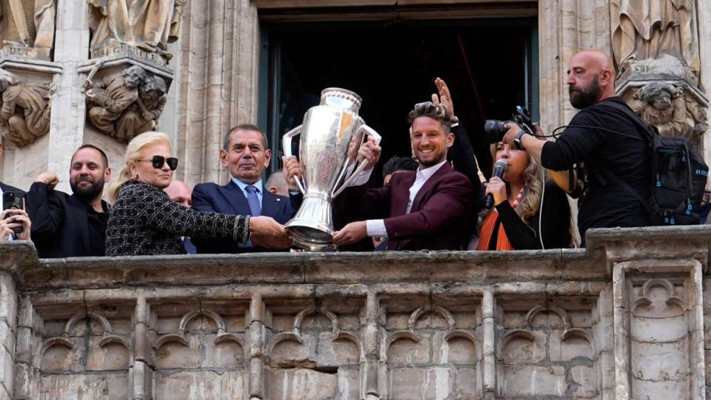 galatasaraydan-belcikada-kutlama-KDvZsjKS.jpg