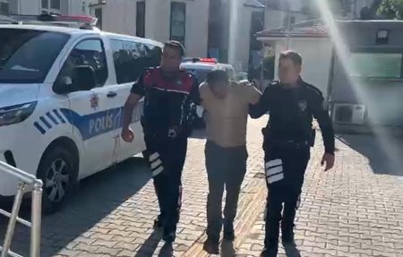 Interpol kırmızı bültenle arıyor. Sahte kimlikle Kütahya’da yakalandı