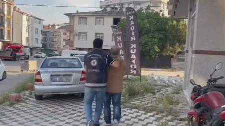 İstanbul’da göçmen kaçakçılığı ve sahte belge operasyonu