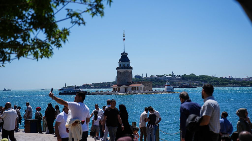 istanbulda-golgede-sicaklik-32-dereceyi-bulacak-UaXcs6Yg.jpg