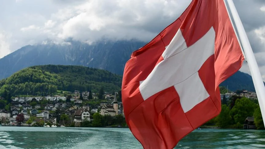 Die Schweiz führt ein Referendum über den Vorschlag durch, der eine Bevölkerungsobergrenze vorsieht Die Schweiz führt ein Referendum über den Vorschlag durch, der eine Bevölkerungsobergrenze vorsieht