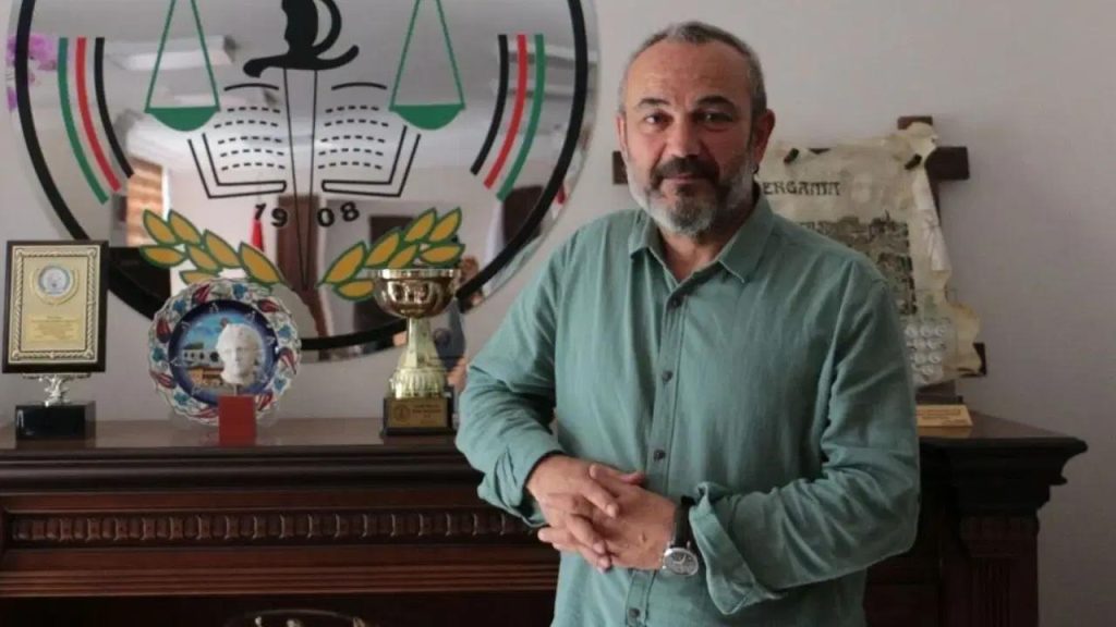 İzmir Barosu Eski Başkanı Av. Özkan Yücel yaşamını yitirdi İzmir Barosu Eski Başkanı Av. Özkan Yücel yaşamını yitirdi