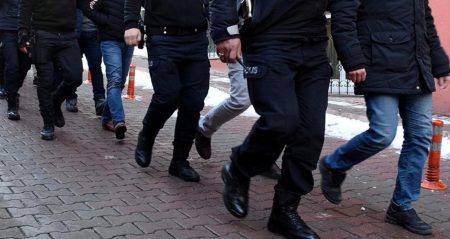İzmir’de uyuşturucu operasyonunda yakalanan 13 şüpheli tutuklandı