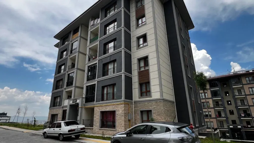 Kayseri’de annesiyle tartışan babasını bıçakladı