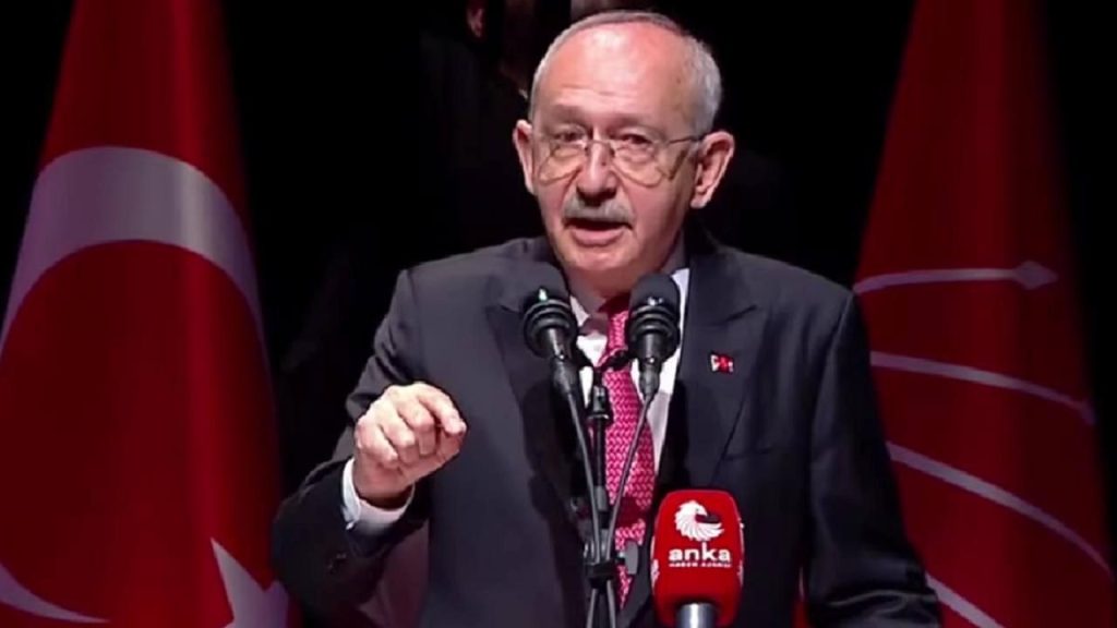 Kılıçdaroğlu, CHP Genel Merkezi’nde kürsüye çıktı