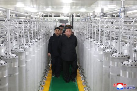 Kim Jong Un yeni nükleer tesisi gezdi