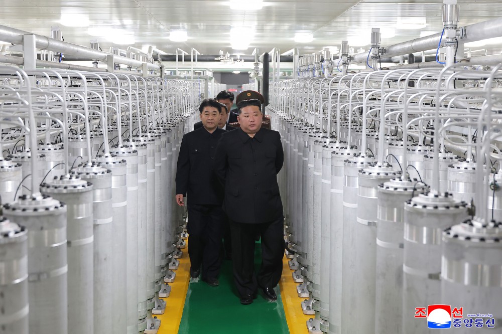 kim-jong-un-yeni-nukleer-tesisi-gezdi-XDb7Jjlc.jpg