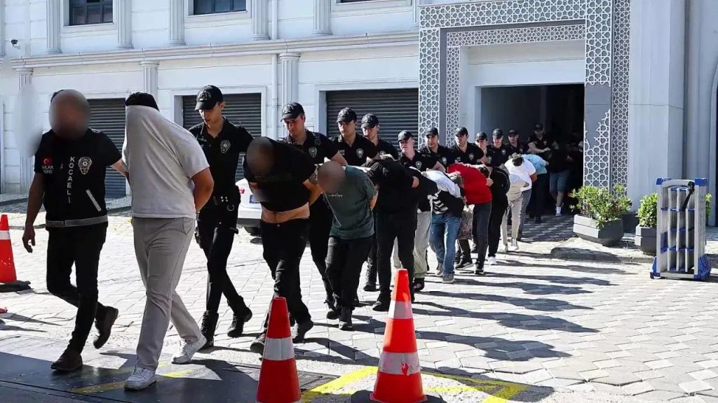 Kocaeli merkezli 4 ilde fuhuş operasyonu: 14 tutuklama