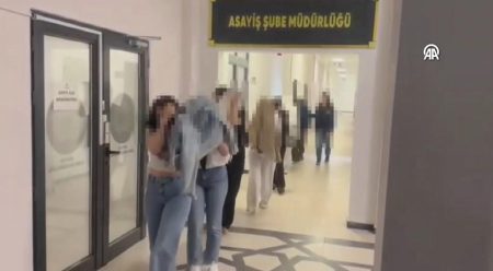 Kocaeli merkezli fuhuş operasyonunda 18 şüpheli yakalandı Kocaeli merkezli fuhuş operasyonunda 18 şüpheli yakalandı