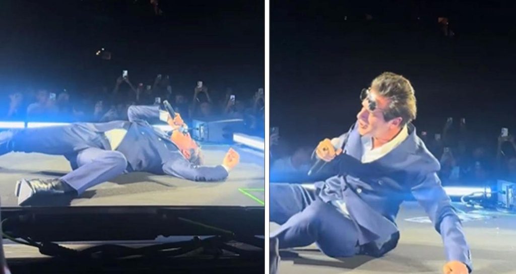 Konserden görüntüler ortalığı karıştırdı: Teoman kendini yere attı konserden-goruntuler-ortaligi-karistirdi-teoman-kendini-yere-atti-PxDx8hLQ.jpg