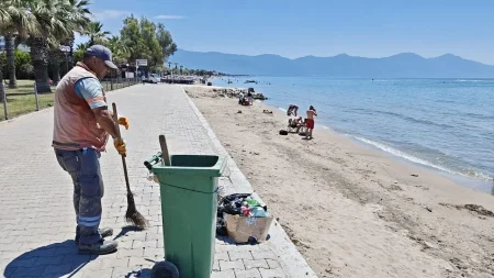 Kuşadası Temizlik Ekiplerinden Rekor Mesai