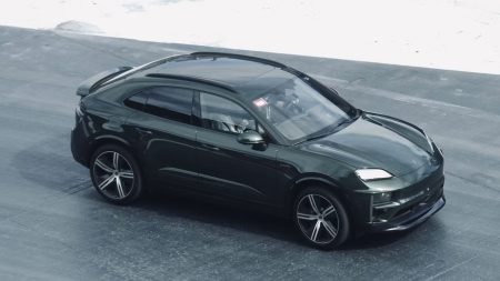 Porsche’nin yeni elektrikli Cayenne 1.156 beygir gücüyle geliyor