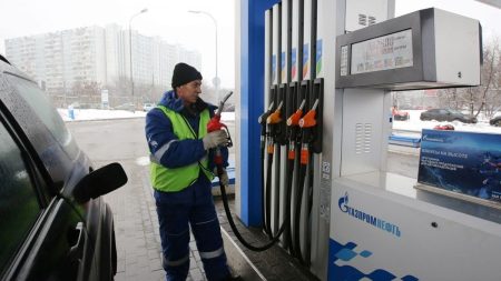 Rusya’da akaryakıt krizi: Halk elektrikli araçlara yöneliyor Rusya’da akaryakıt krizi: Halk elektrikli araçlara yöneliyor
