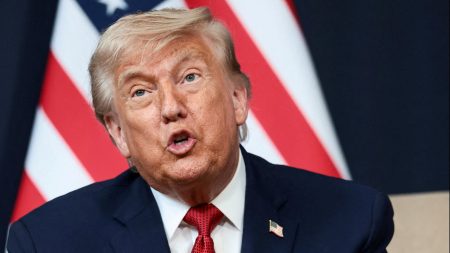 Trump, İran anlaşmasını eleştirenlere yüklendi.