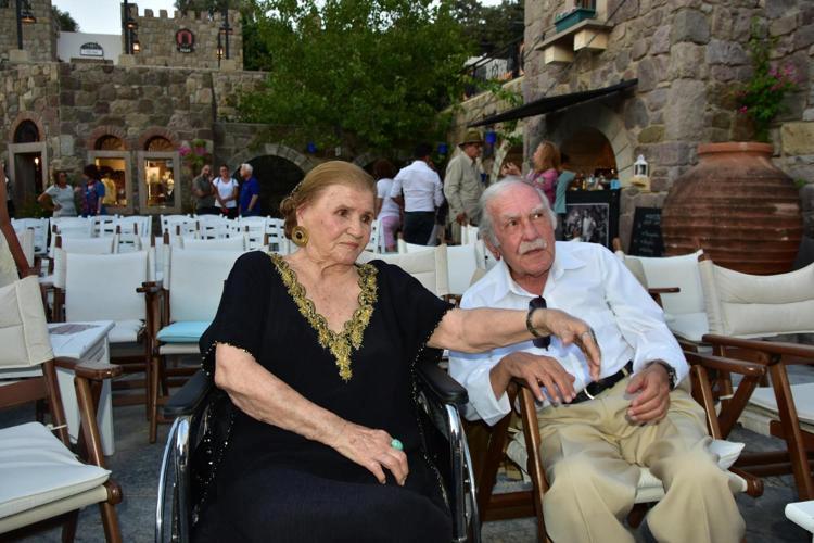 Türk modasının “Madam Z”si Zühal Yorgancıoğlu, İzmir’de hayatını kaybetti Türk modasının “Madam Z”si Zühal Yorgancıoğlu, İzmir’de hayatını kaybetti