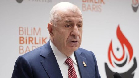 Ümit Özdağ: GİK Üyemiz Sevil Sargın Yunanistan’a alınmadı Ümit Özdağ: GİK Üyemiz Sevil Sargın Yunanistan’a alınmadı