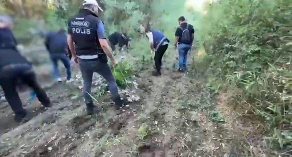 UNESCO Dünya Kültür Mirası Listesi’nde yer alıyordu. Hevsel Bahçeleri’ne uyuşturucu baskını UNESCO Dünya Kültür Mirası Listesi’nde yer alıyordu. Hevsel Bahçeleri’ne uyuşturucu baskını
