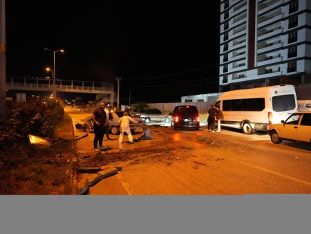 Yaralıyı kurtarmaya çalışanlara başka bir araç çarptı.
