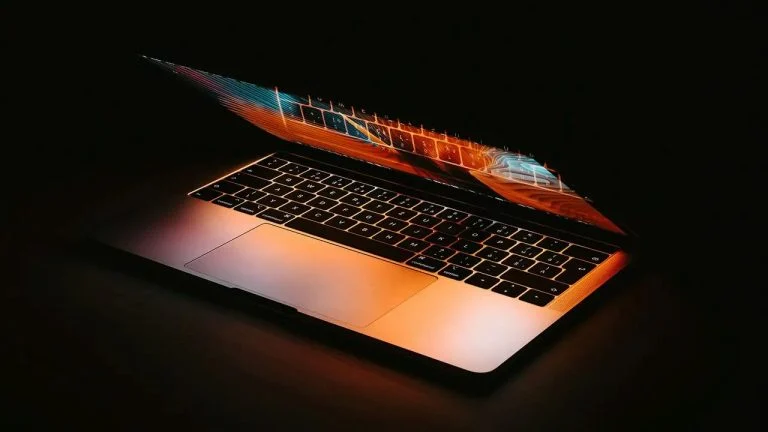Yeni Apple Cihazları OLED ile Geniş Renk Gamına Geçecek