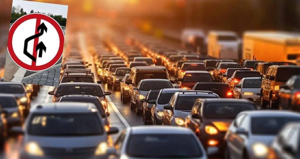 Yollarda iki oklu trafik tabelası dönemi…