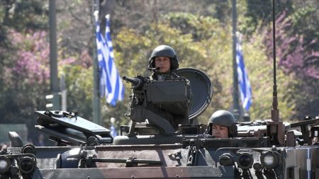 Yunanistan’da gönüllü kadın askerlik dönemi resmen başladı