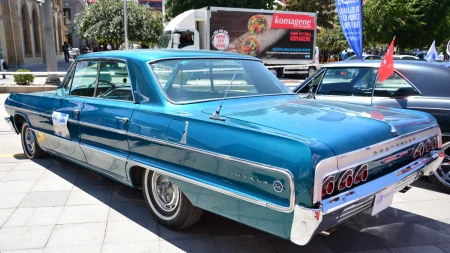 1956-1975 yıllarına ait klasik otomobiller, vatandaşlardan büyük ilgi gördü 1956-1975 yıllarına ait klasik otomobiller, vatandaşlardan büyük ilgi gördü