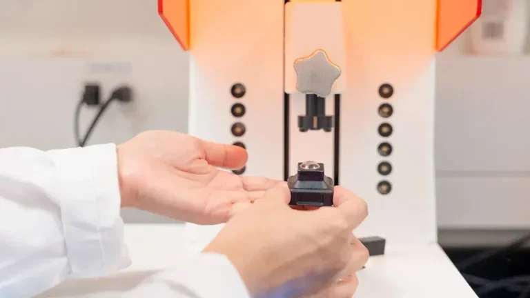 20 dakikada kontakt lens: Kişiye özel lens üretimi 3D baskı ile gerçek oldu