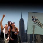 443 metrede evlilik teklifi. Empire State’in tepesinde pankartla dünyaya mesaj verdiler