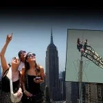 443 metrede evlilik teklifi. Empire State’in tepesinde pankartla dünyaya mesaj verdiler