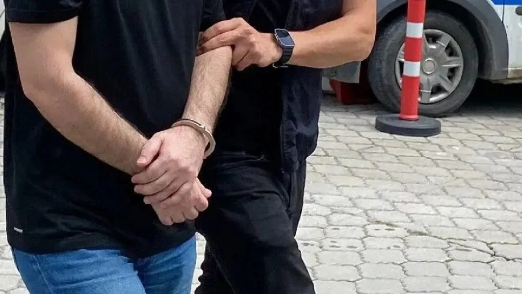 8 ilde ‘dolandırıcılık’ operasyonu: 11 şüpheli yakalandı 8 ilde ‘dolandırıcılık’ operasyonu: 11 şüpheli yakalandı