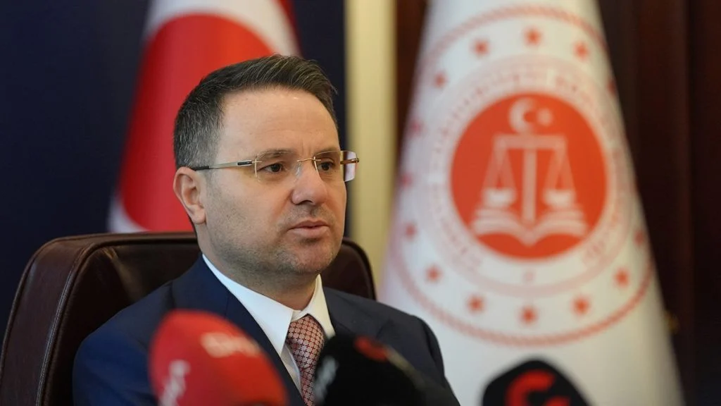 Adalet Bakanı Gürlek, kazandığı 150 bin liralık tazminatı Türk Kızılay’a bağışladı