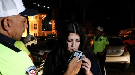 Adana’da trafik denetimi; 42 sürücüye idari para cezası Adana’da trafik denetimi; 42 sürücüye idari para cezası