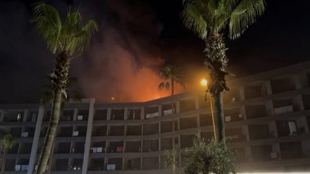 Alanya’da otel çatısında yangın paniği