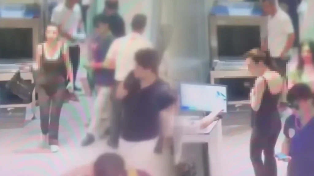 AVM’ye şarjörle girmeye çalıştı eğlence mekanında yakalandı AVM’ye şarjörle girmeye çalıştı eğlence mekanında yakalandı