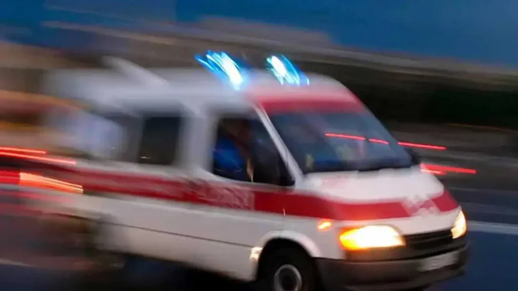Babasını bıçaklayan şüpheli kendini eve kilitledi Babasını bıçaklayan şüpheli kendini eve kilitledi
