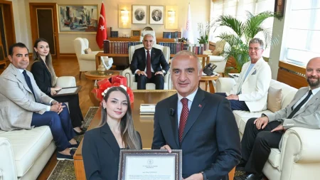 Bakan Ersoy, Nilay Tahiroğlu ve Tan Sağtürk’le bir araya geldi
