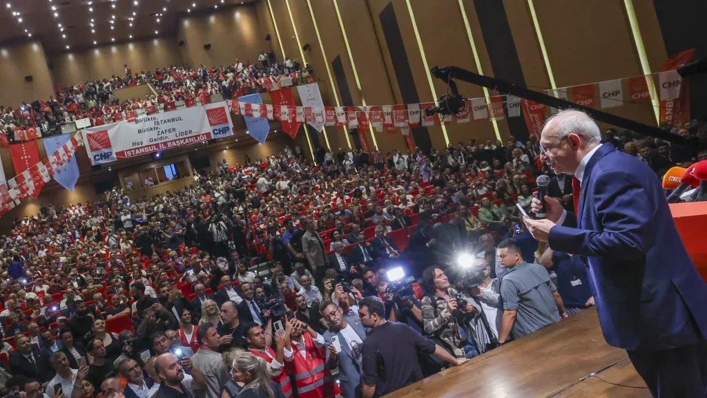 CHP’de “figüran partili” tartışması