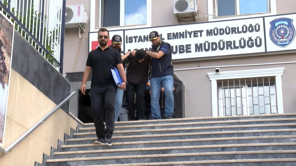 Cinayetin ardından kaçmışlardı. Sınır kapısında yakalandılar Cinayetin ardından kaçmışlardı. Sınır kapısında yakalandılar