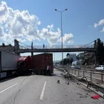 D-100’ü savaş alanına çeviren kaza. Ulaşım 1,5 saat durdu