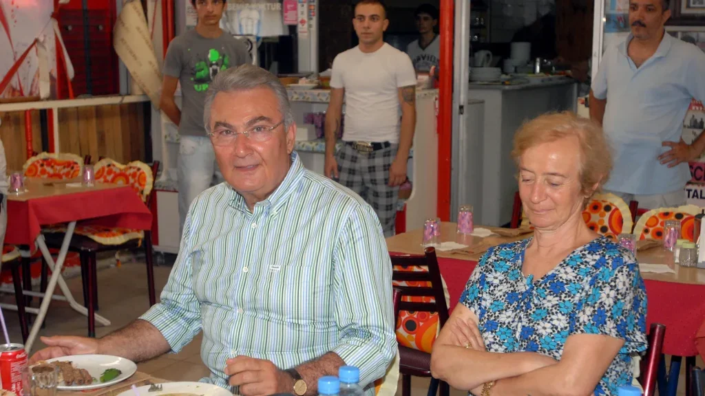 Deniz Baykal’ın eşi Olcay Baykal yaşamını yitirdi