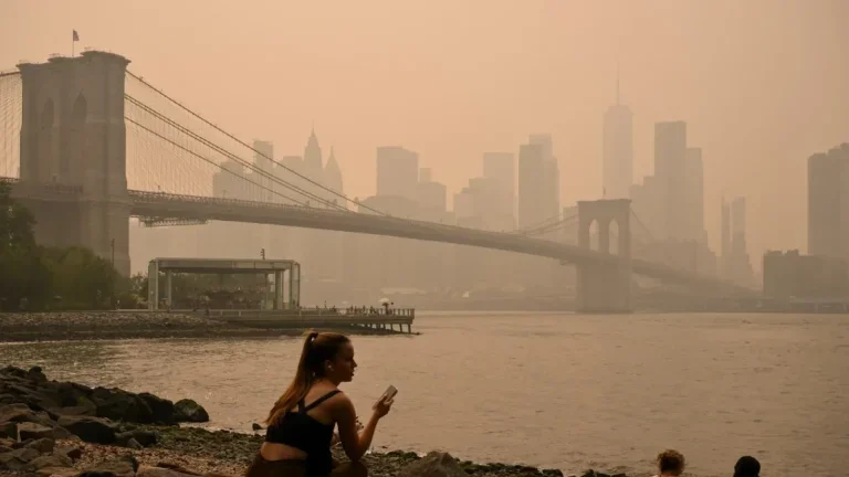 Der Himmel wurde orange. Rauch von Bränden in Kanada hüllte die USA ein