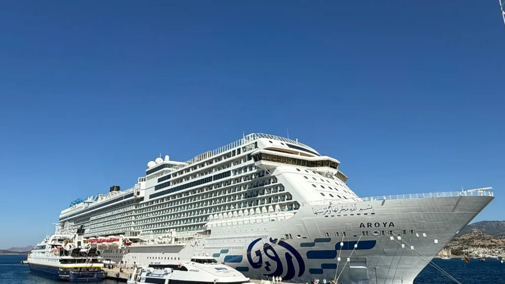 Dev kruvaziyer Bodrum’a binlerce turist getirdi