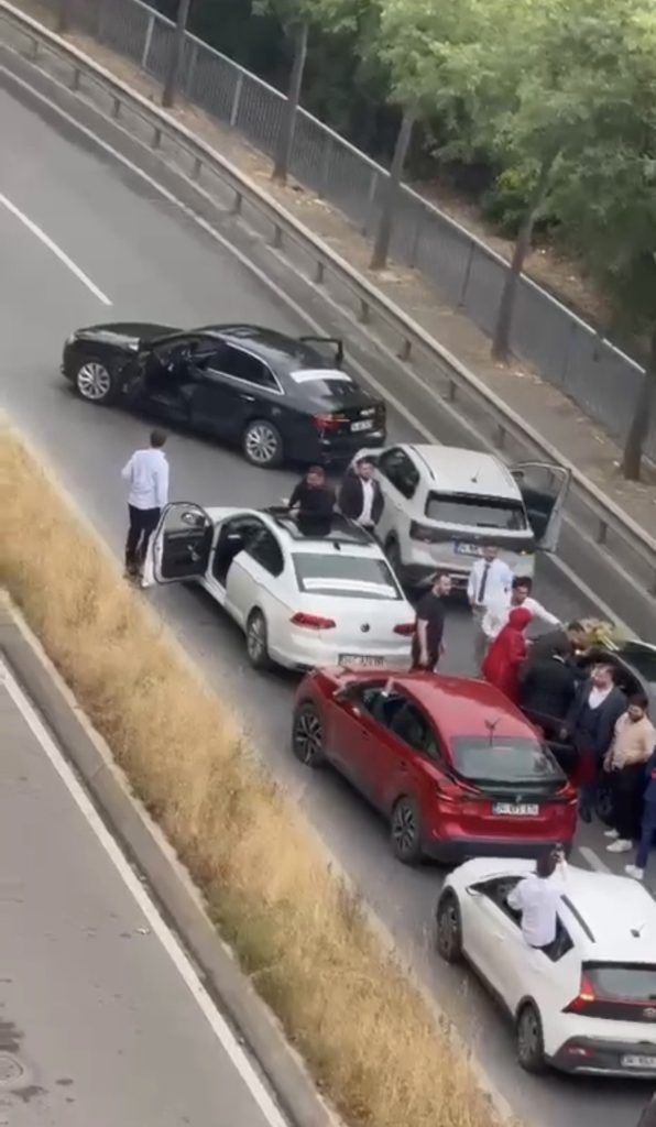 Düğün konvoyuyla trafiği kitlediler: 289 bin 986 lira ceza