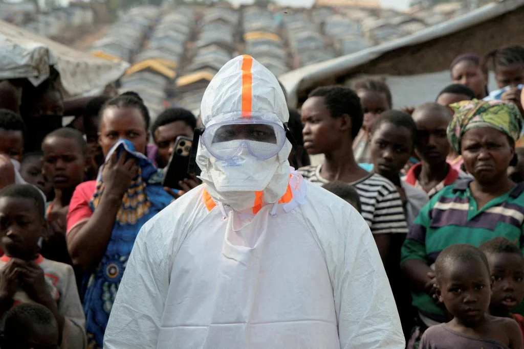 Ebola salgınında bilanço ağırlaşıyor
