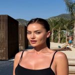 Fahriye Evcen’in plaj pozları olay oldu