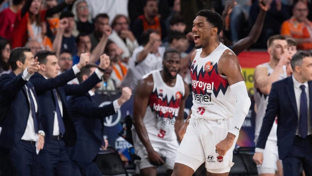 Fenerbahçe Trent Forrest’ı kadrosuna kattı! Fenerbahçe Trent Forrest’ı kadrosuna kattı!