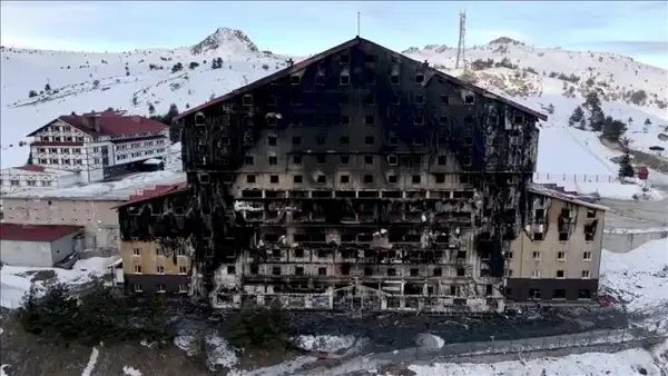 Grand Kartal faciasında yakınlarını kaybedenler Bolu’dan Ankara’ya yürüyüş başlattı Grand Kartal faciasında yakınlarını kaybedenler Bolu’dan Ankara’ya yürüyüş başlattı