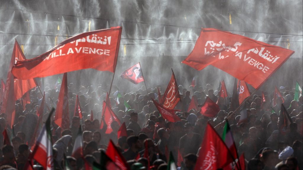 Hamaney’in cenazesinde intikam sembolü: Kırmızı bayraklar ne anlatıyor? Hamaney’in cenazesinde intikam sembolü: Kırmızı bayraklar ne anlatıyor?