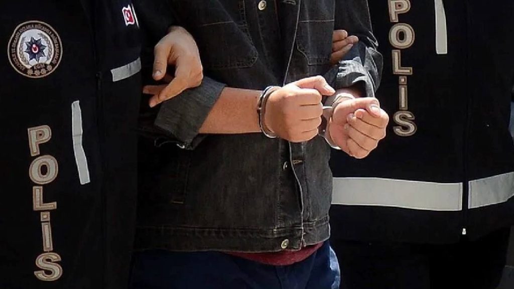 İki ilde ‘Son Durak’ fuhuş operasyonu: 14 şüpheli tutuklandı İki ilde ‘Son Durak’ fuhuş operasyonu: 14 şüpheli tutuklandı